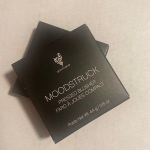 Younique Moodstruck pressed Blusher in the shades Sisterly and Supple